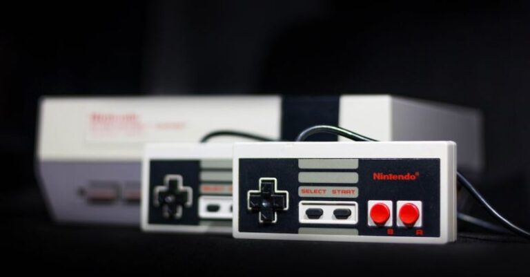 Controllers - Gray Nintendo Nes Console And Controllers